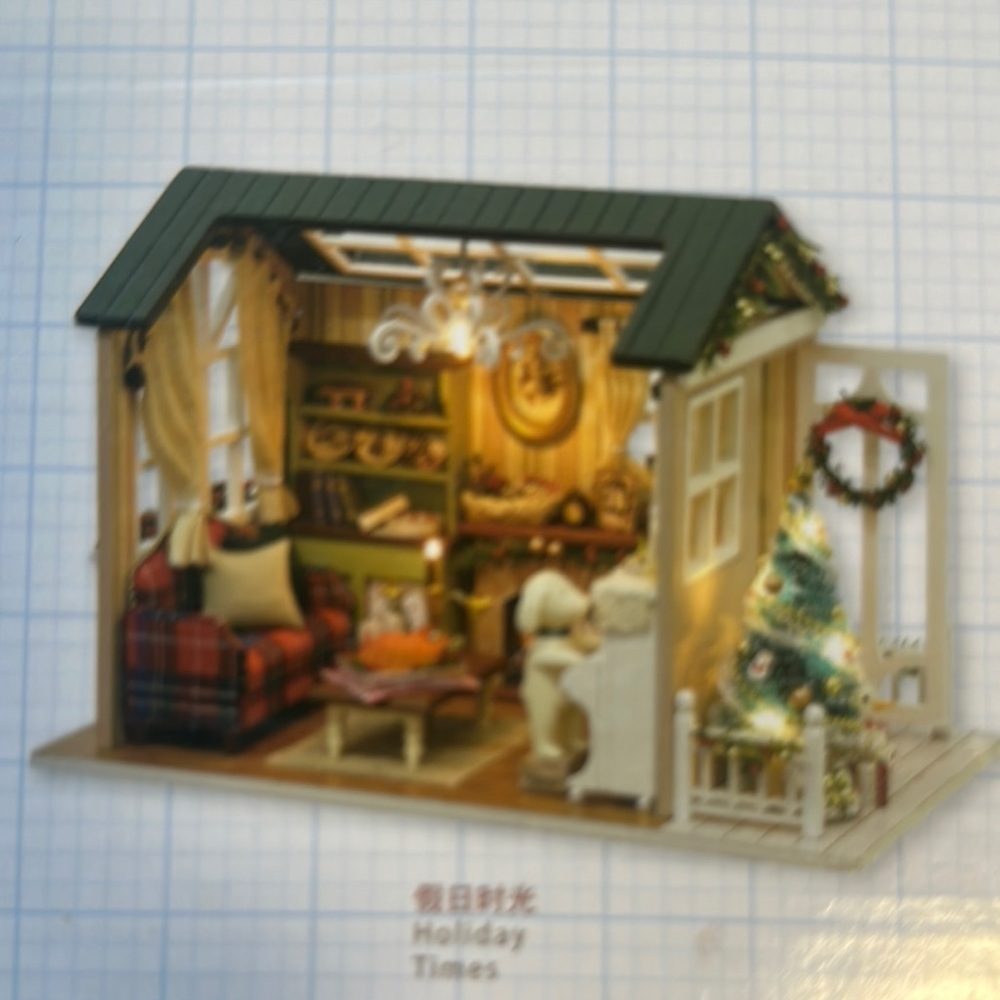 Holiday Time Green and Red Festive Decor Dollhouse Kit #8009